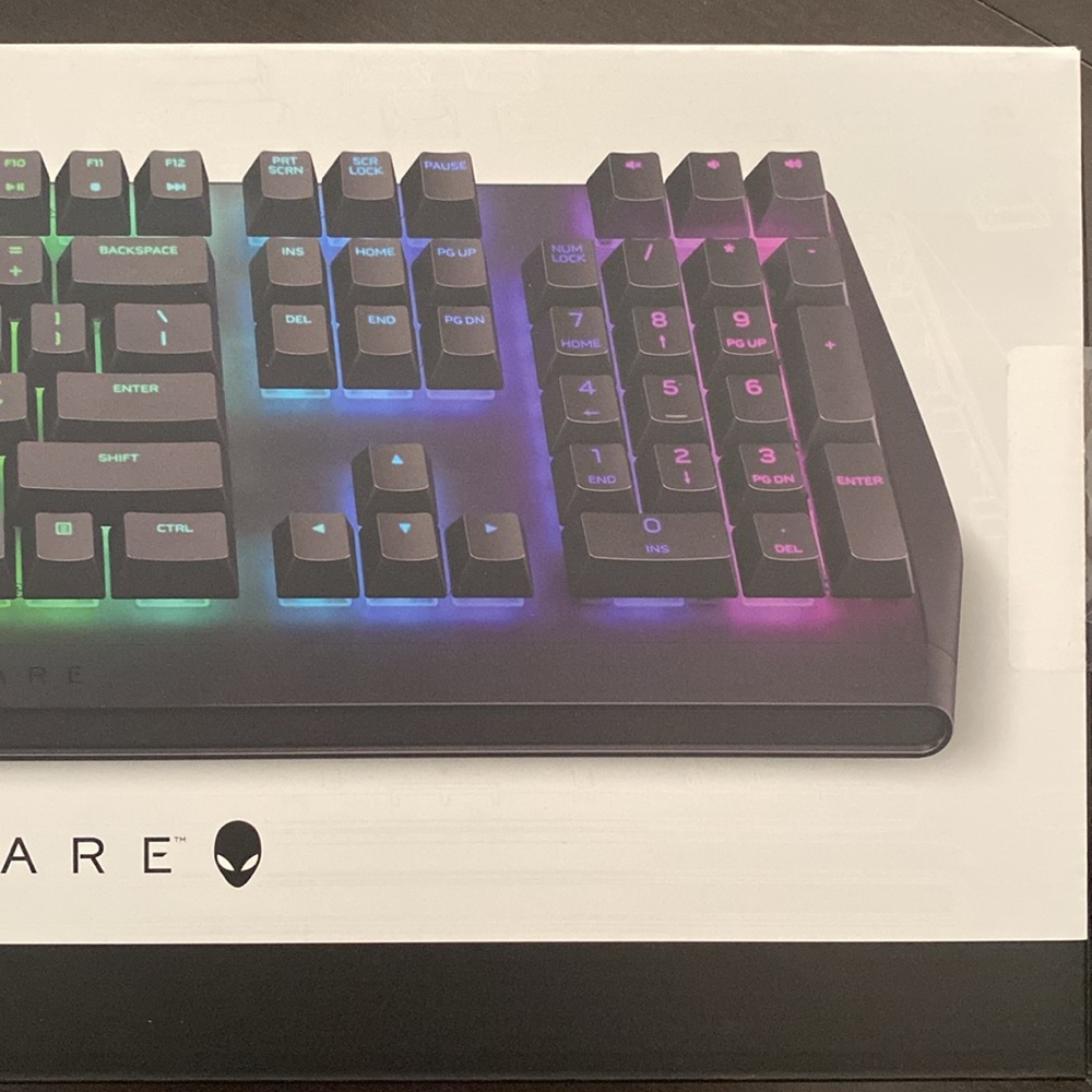 Alienware RGB Gaming Keyboard - Picture 3 of 5